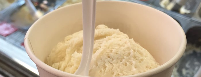 Hershey's Ice Cream is one of Locais salvos de Angelo.