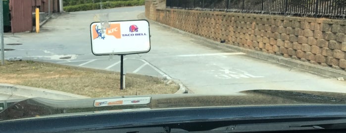 Taco Bell is one of Lieux qui ont plu à Aimee.
