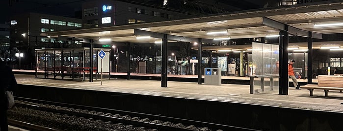 Station Den Haag Laan v NOI is one of Metro E.