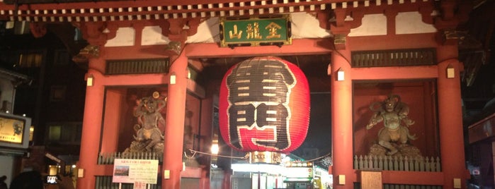 Kaminarimon Gate is one of Tokyo.