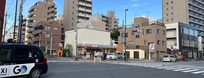 セブンイレブン 台東東浅草1丁目店 is one of 都心の駐車場付コンビニ.