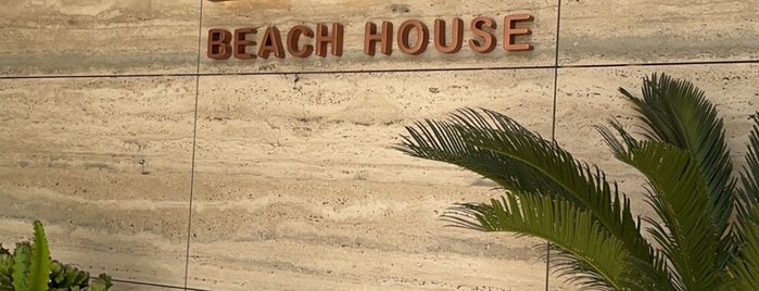 EVA Beach House is one of Lounges Dubia.