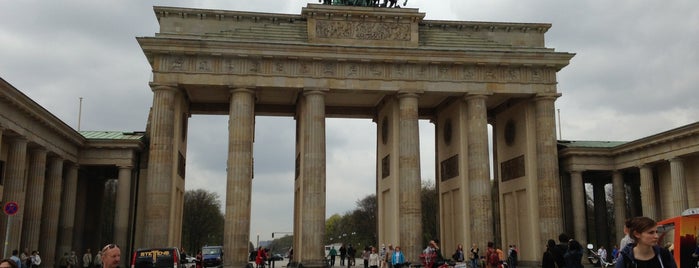 Puerta de Brandeburgo is one of BERLIN.