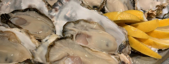 Fresh Seafood Bistro SARU is one of 代々木上原.