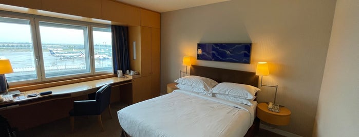 Sheraton Paris Airport Hotel & Conference Centre is one of Tempat yang Disukai Angeles.
