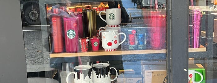 Starbucks is one of Orte, die Haya gefallen.