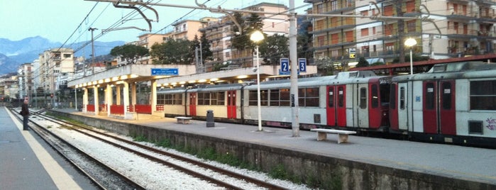 Stazione Sorrento Circumvesuviana is one of Natali 님이 저장한 장소.