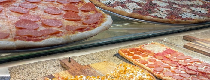 Little Gio's Pizza is one of Em : понравившиеся места.