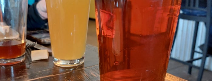 Three Blondes Brewing is one of Lugares favoritos de Dustin.