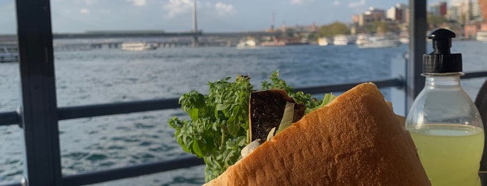 Meşhur Eminönü Balıkçısı is one of Istanbul Eats.