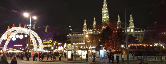 Rathausplatz is one of Locais curtidos por Ralitsa.