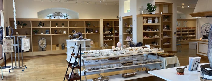 Rocks, Crystals, and Gems is one of สถานที่ที่ Kimmie ถูกใจ.