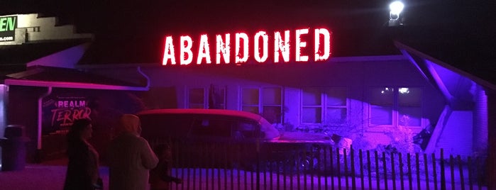 Abandoned Haunted House Complex is one of Chi - Fun Stuff!.