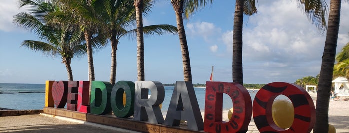 El Dorado Seaside Suites Beach is one of Pao'nun Beğendiği Mekanlar.