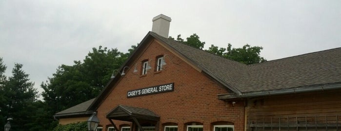 Casey's General Store is one of Tempat yang Disukai Sarah.
