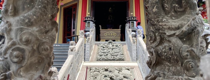 Vihara Buddhagaya Watu Gong is one of Interesting places in Semarang.