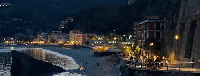 Monterosso is one of Italia.