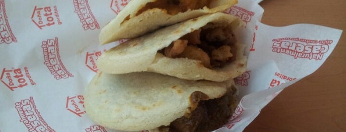 Gorditas Doña Tota is one of Carlosさんの保存済みスポット.