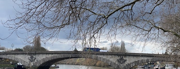 Kew Bridge is one of London.