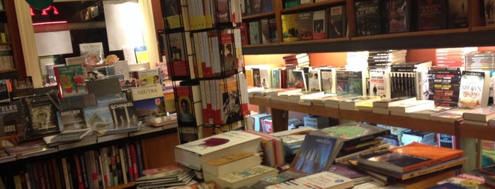 Librería El Virrey is one of Carolinaさんのお気に入りスポット.