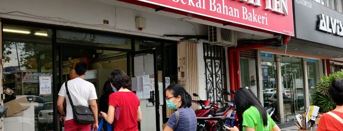 Bake With Yen is one of KL Shopping.