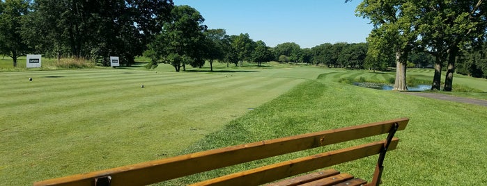Skokie Country Club is one of Vihangさんのお気に入りスポット.