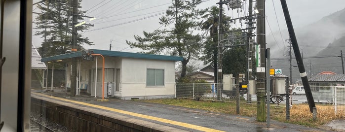 Kurosaka Station is one of 伯備線の駅.