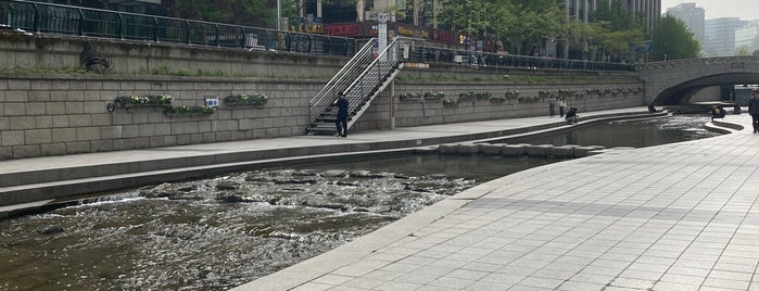 Cheonggyecheon Stream is one of Seoul.