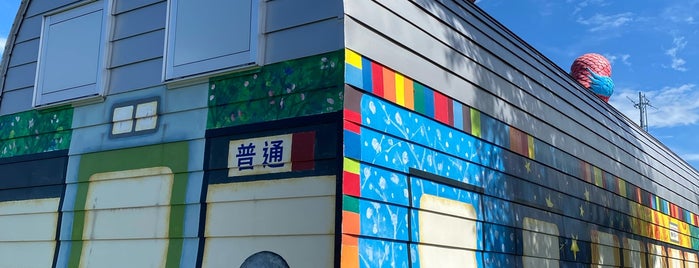 Kiss & Goodbye （土市駅）(越後妻有アート T325) is one of Tokamachi 2022- Echigo-Tsumari Art Triennale.