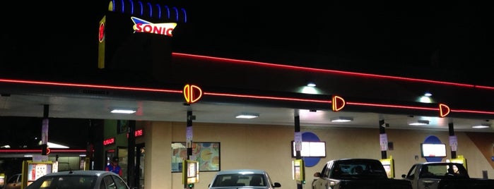Sonic Drive-In is one of Lisa’s Liked Places.