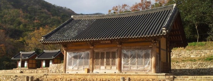 무위사 (無爲寺) is one of Buddhist temples in Honam.