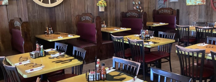 Old West Mexican Restaurant is one of สถานที่ที่บันทึกไว้ของ Meredith.