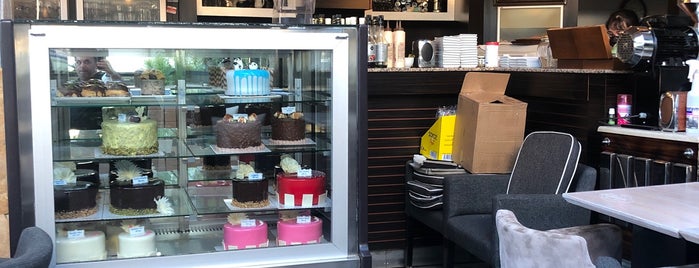 Simge Cafe & Patisserie is one of Lieux qui ont plu à Hasan Gokhan.