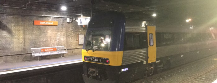 Platforms 2 & 3 is one of Sydney Trains (K to T).