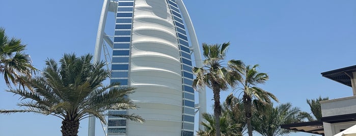 Summersalt Beach Club is one of مطاعم/ لاونج/ دبي 🎼.