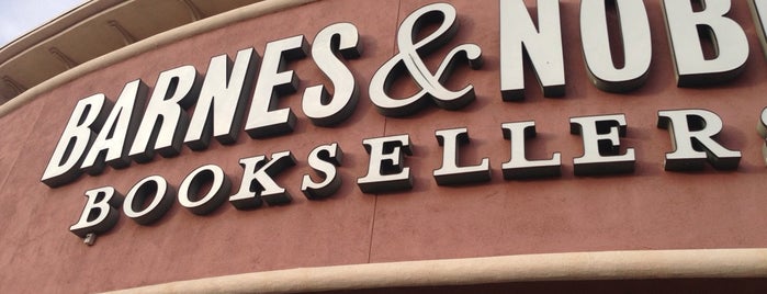 Barnes & Noble is one of Orte, die Roger gefallen.