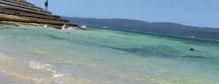 Kouri Island is one of Road to OKINAWA.