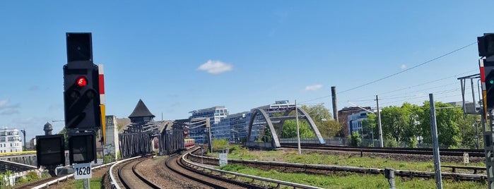 S Treptower Park is one of Berlin Bahnhof Ring.