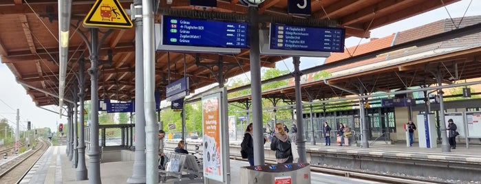 S Baumschulenweg is one of Besuchte Berliner Bahnhöfe.