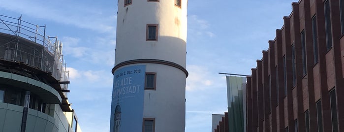 Weißer Turm is one of สถานที่ที่ Tomek ถูกใจ.