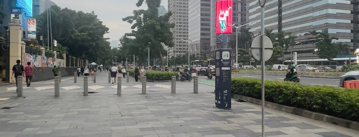 Stasiun MRT Senayan is one of Tempat yang Disukai Mario.