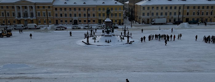 Tuomiokirkon portaat is one of Helsinki tour.