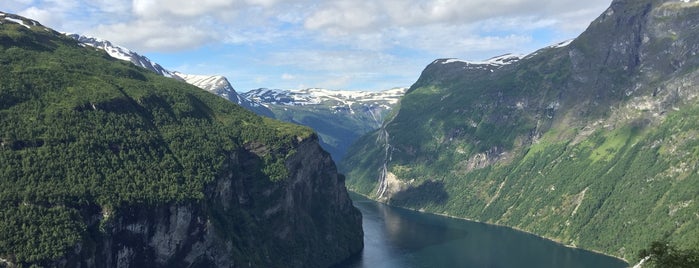 Geirangerfjorden is one of Sights.