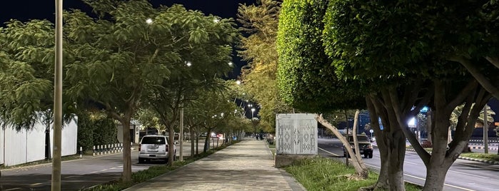 Airport Walk is one of Lugares guardados de YASS.