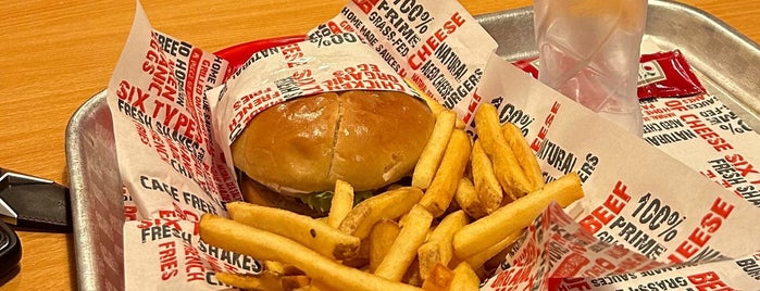 Holycow Burger is one of Jubail.