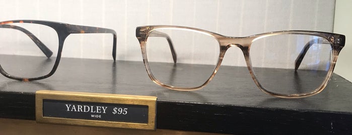 Warby Parker is one of สถานที่ที่ Erin ถูกใจ.