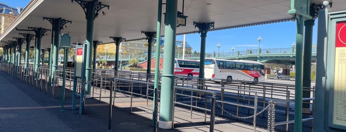 Tokyo Disneyland Bus Stop is one of 車椅子で入店可.