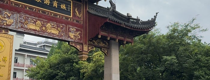 Yuyuan Classical Street is one of Ideas for Shanghai.