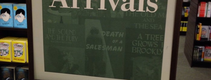 Barnes & Noble is one of สถานที่ที่ Doug ถูกใจ.