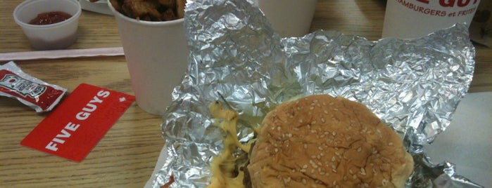 Five Guys is one of Meilleures Places - Montréal.